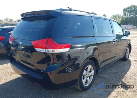 2012 Toyota Sienna Le V6 8 Passenger z USA, uszkodzony, nr VIN 5TDKK3DC5CS238128